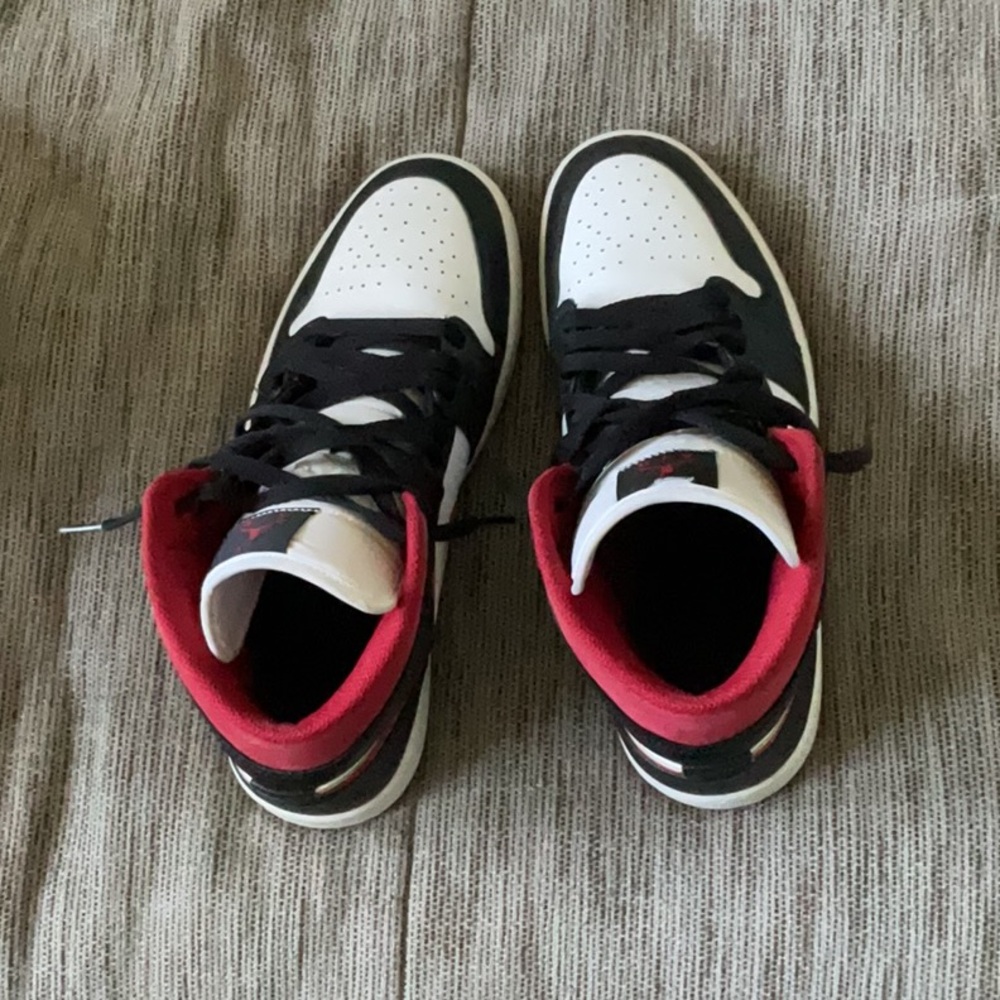 jordan 1 gym red mid’s (with crease protectors)